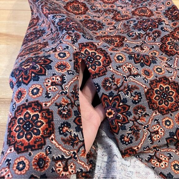 Beautiful Loft, tapestry mini skirt, with a slit on both sides. Women’s size 4P. - Picture 3 of 5